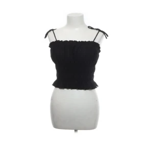 Svart sommar linne - Från h&m i nyskick. Skriv till mig innann nu trycker på köp nu🩷