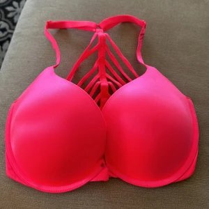 Push upp BH Victoria’s Secret - En framknäppt push upp bh från Victoria’s Secret 