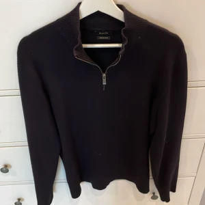 Massimo dutti halfzip  - En halzip ifrån Massimo dutti i storlek M