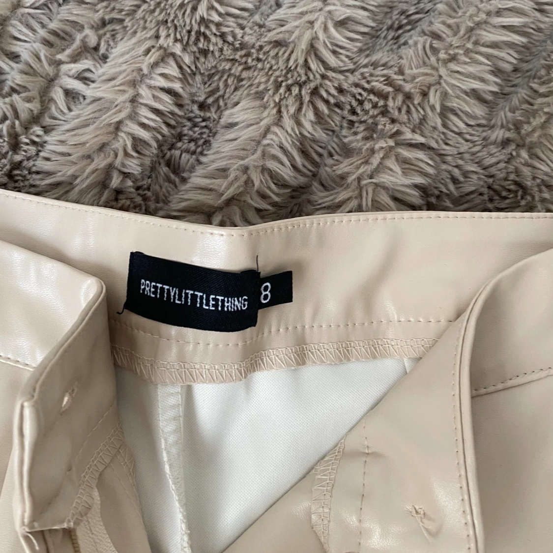 Prettylittlethings läder kostymbyxor  - 91