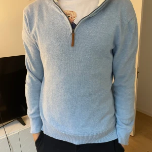 Halfzip ljusblå - Sjukt snygg ljusblå halvzip från J.Crew