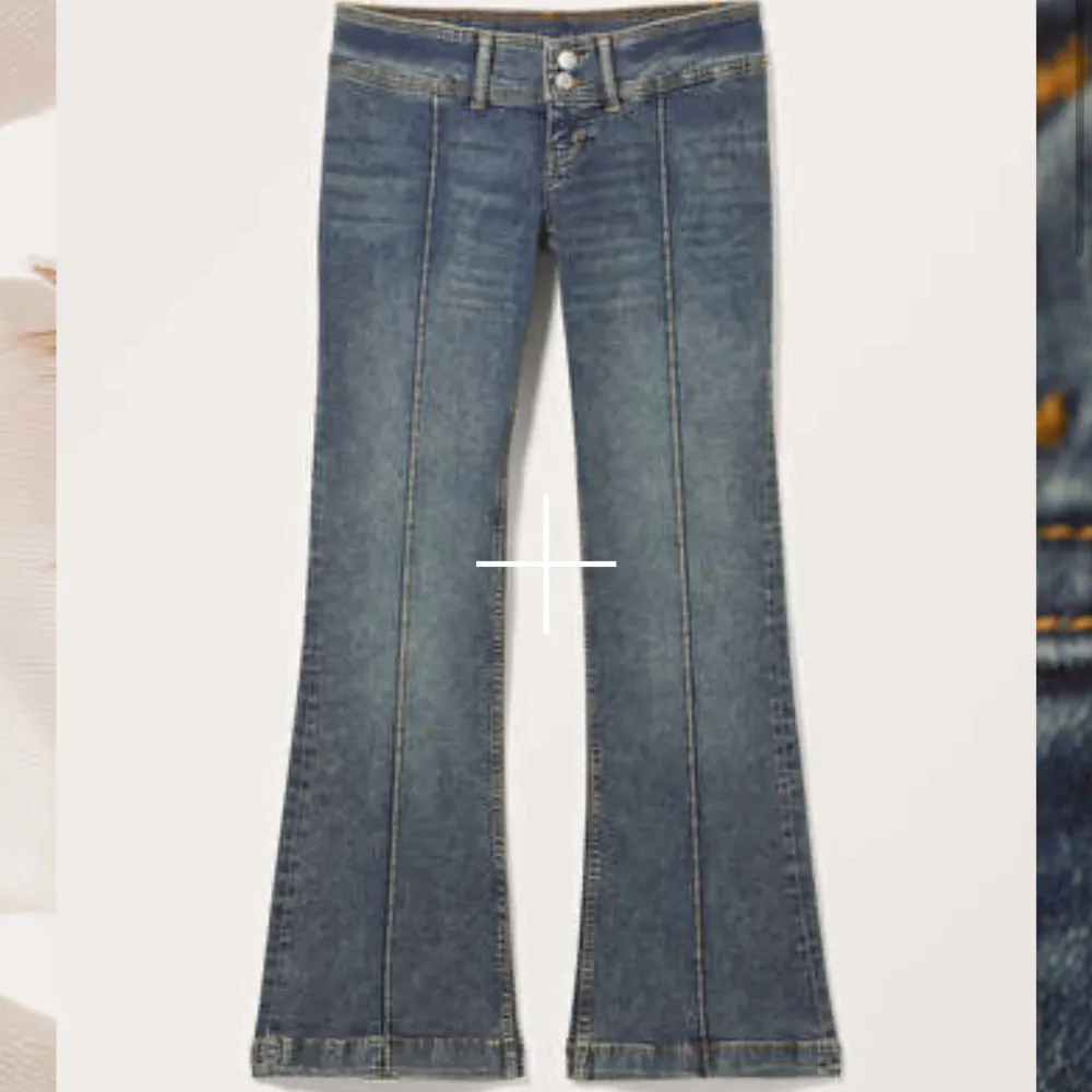 heeelt nya jeans från monki med lapp kvar!! säljer pågrund av att jag beställde tvp par! nypris 499kr. Jeans & Byxor.