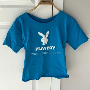 Playboy tshirt - Bra skick, använt fåtal gånger men ingen användning för den längre! 