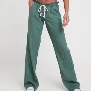 Gröna Roxy byxor, inte använda speciellt mycket och i fint skick!