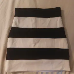 A short skirt with thick black and white stripes. Tight. Short but not mini. Original price 199 sek. Evelina skirt. 