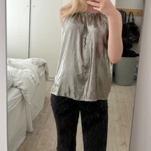 Topp - Jättecool glittrig topp från mango!