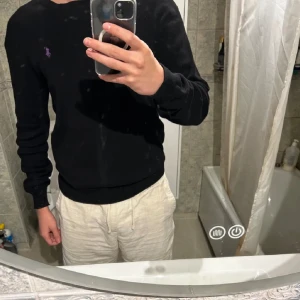 Polo Ralph Lauren tröja - M, ok skick (små hål vid armen men går att fixa) Pris kan diskuteras!!