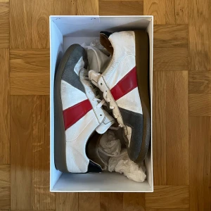 Margiela gat - Storlek 42 Snyggaste colorwayen Allt og inkulderas förutom innersulorna som jag bytt ut Använt skick