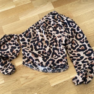 Off shoulder blus - Nyskick