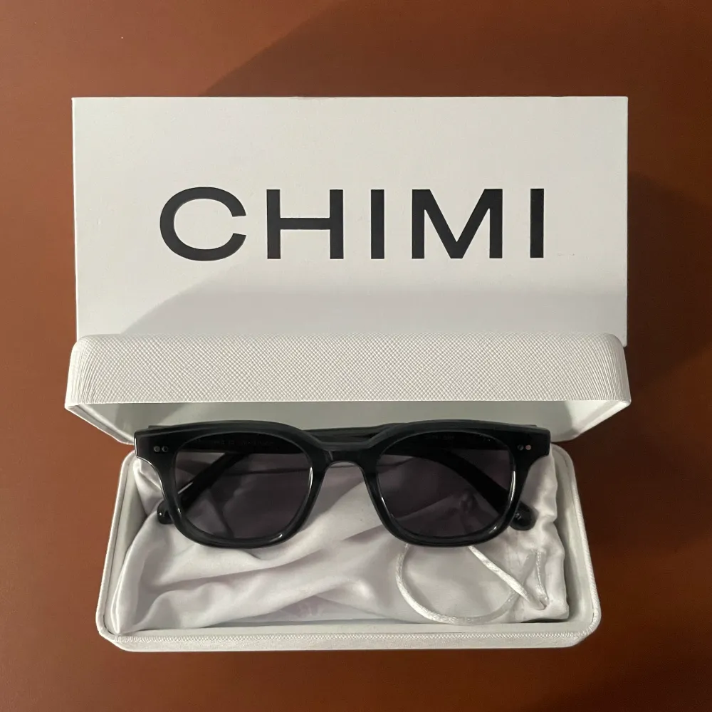Sjukt schyssta chimi solglasögon! |    ☀️Perfekta för sommaren! ☀️| Skick: 9/10 (Endast använda ett få antal gånger) | ⚜️Nypris: 1300kr ⚜️. Accessoarer.