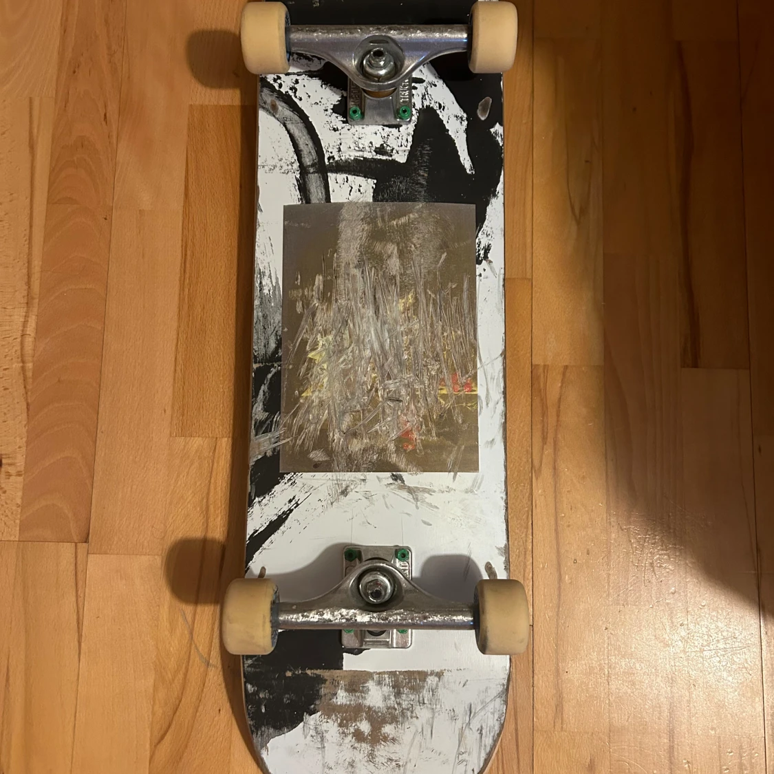 Skateboard med kompletta delar!