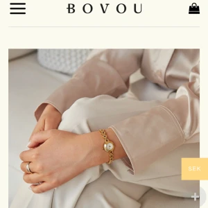 Bovou klocka - Köpte den som present men syrran hann köpa före till sig själv, slängt kvittot så kan inte returera varan, helt ny i förpackning, oanvänd💋🌹