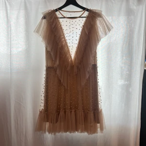 Ida Sjöstedt klänning - Perfekt klänning till skolavslutningen eller nu till sommaren, super söt men säljer då jag inte användt den på länge!