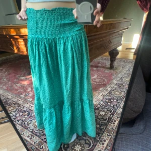 Långkjol Zara  - Långkjol ifrån Zara, säljer eftersom att den inte används längre! 🩷