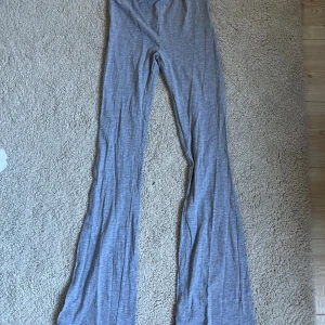 yoga pants - Gråa tunna yogapants aldrig använda. 