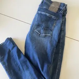 Sjukt feta jeans i populära modellen anbass hyperflex, nypris 2000
