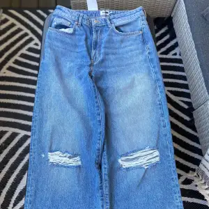 Ett par fina oanvända jeans med prislappen kvar på, jättevackra!❤️