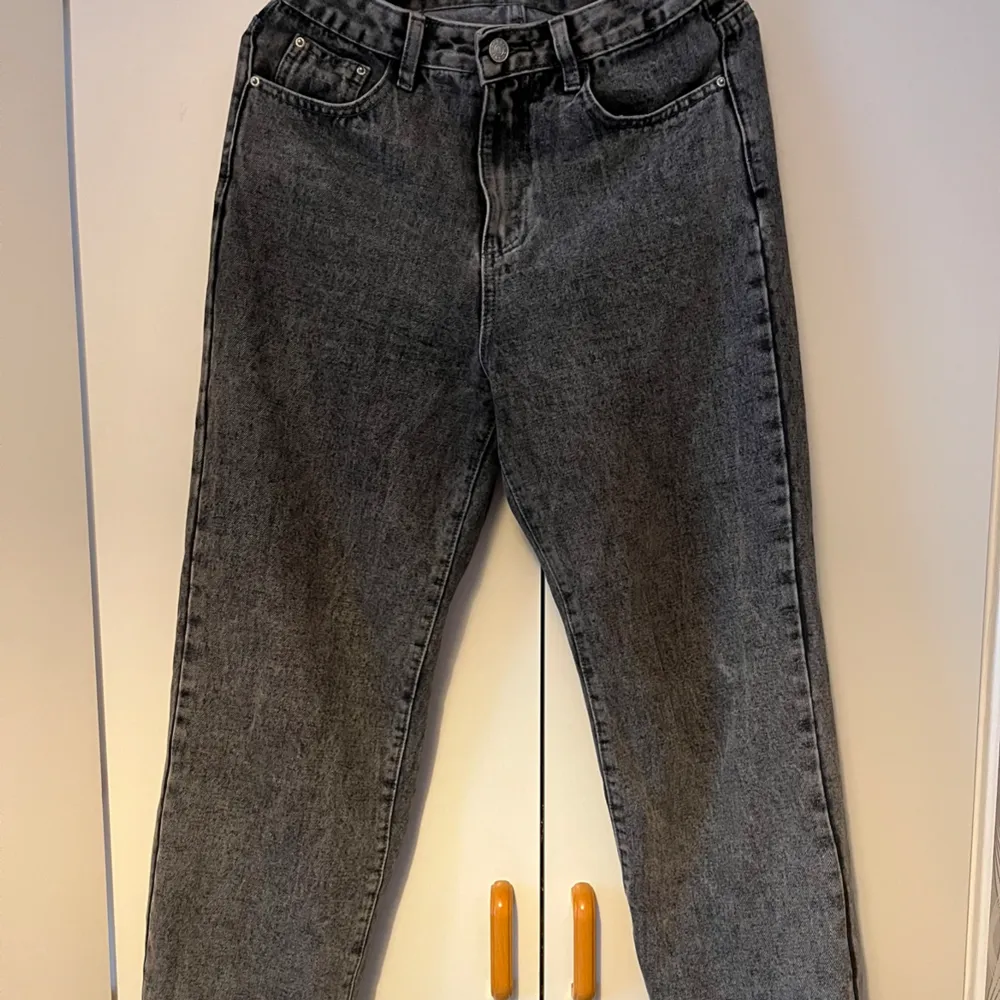 Snygga gråa vida jeans (skriv för flera bilder) . Jeans & Byxor.