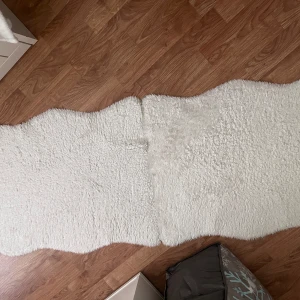 Mattor  - Jättefina mattor som kommer två eller 1 om du vill,jätte fina för sommaren och enkla 