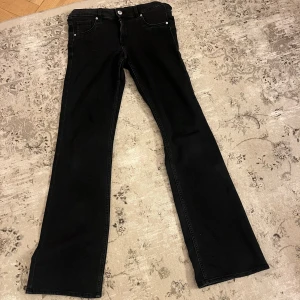 Hm jeans  - Fint skick på dessa byxor ifall ni har några frågor är de bara att fråga🤩