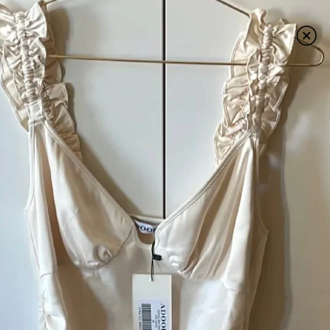 Vit helt ny adoore klänning 