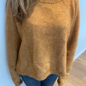 Second Female tröja - En jättemysig tjocktröja med ribbade kanter