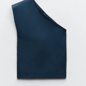 Topp blå  - Helt ny topp från zara med lapp kvar💘 Säljer pga att den inte kommer till användning💘 