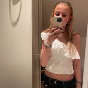 Zara topp - Jättefin zara topp aldrig använd bra skick💖 storlek 152 är lite för liten för mig därför säljer jag den!