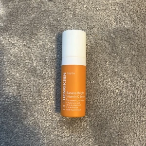 Olahenriksen serum - Säljer detta serum ifrån olahenriksen, det är de som är på bilden(andra bilden är dock en större storlek)  Produkt är enbart testad men typ aldrig andvänd.