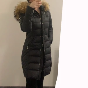 Rock and blue jacka  - Säljer min rock and blue jacka äkta päls Endast är använd få gånger. Jackan är som ny och har inga skador.  Storlek 34.  Köpt för 4200 men pris kan diskutera vid en snabb affär💕