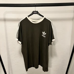 Adidas t-shirt - Oversizes adidas t-shirt