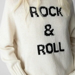 Zadig & Voltaire tröja 💘 - Jag säljer nu min stickade Zadig&Voltaire tröja för den ej kommer till användning pga den är för stor.Använd ca 5 gånger💕Ny pris 3600. kontakta mig om ni vill ha bilder från mig på tröjan, ingen fläck och  iprincip i ny skick❤️Pris går att diskutera💘