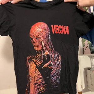 Vecna Stranger Things T-Shirt  - T-Shirt från stranger things tiden, äkta merch ifrån Netflix 