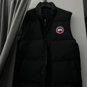 Ny oanvänd Canada Goose väst  - Nypris 5700