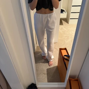 LxA The Label mjukisbyxor  - Säljer dessa mjukisbyxor från LxA The Label då dem är för stora och inte kommer till användning. Använda max 5 gånger! 