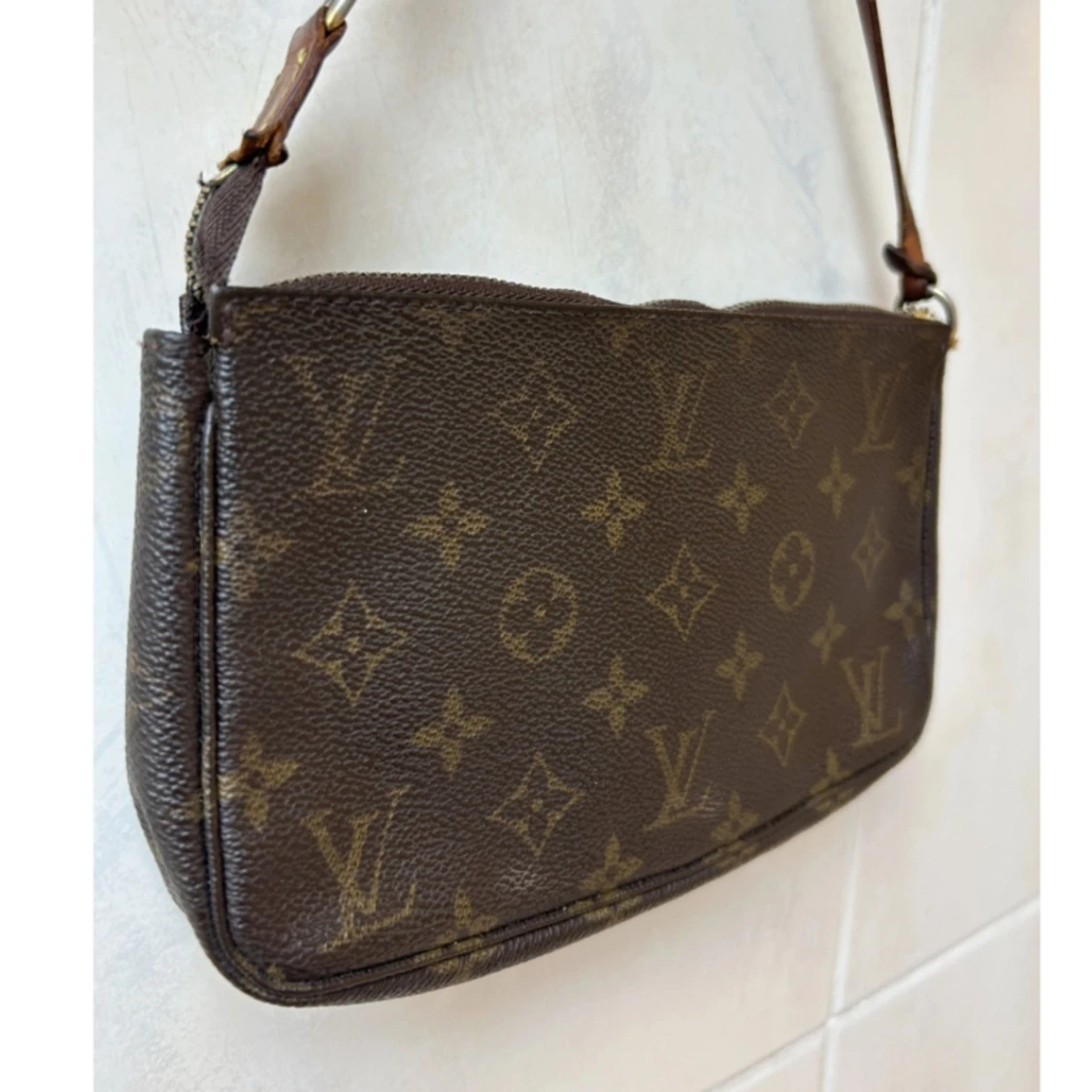 Louis Vuitton väska  - 90