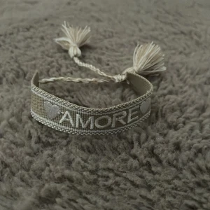 Armband - Aldrig använt, bra skick, köpare står för frakt, ganska så ny 