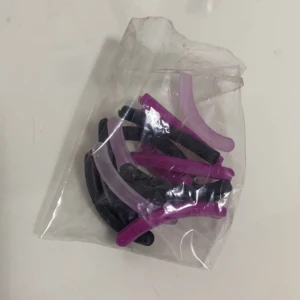 Ögonfransböjar refill - Helt nya och oanvända Silikongummi till ögonfransböjare. 15st i 3 olika färger. Alla tillsammans för 20kr, kan även säljas enskilt!