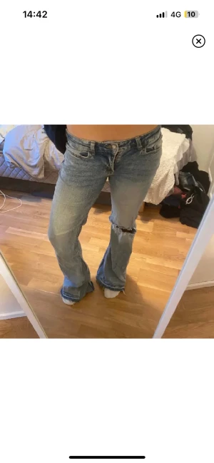 Coola lowwaist jeans - As coola lågmidjade jeans💓 Midjemått: 38 tvärs över Innerbenslängd:82 Pris: 350 