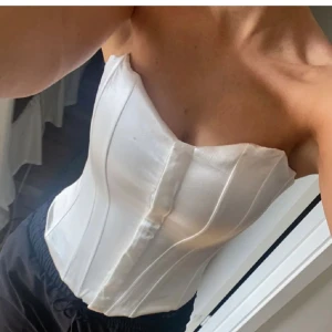 Vit zara korsett  - Använd 2 gånger jätte bra skick