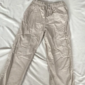 Lose byxor - Storlek 164 passa 13-14 års ålder som nya aldrig använt dom 