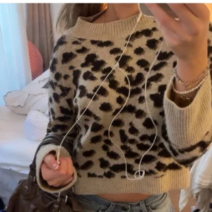 Stickad leopard tröja  - SÄNKT PRIS‼️‼️❤️