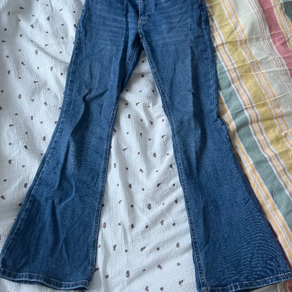 Använda Max 10 gånger. Superfina men lite för små för mig. Frakt ingår ej🌻. Jeans & Byxor.