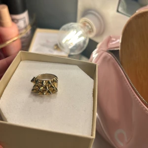 Edblad ring  - Säljer den här Edblad ringen pga har två av samma! Skriv för frågor och priset kan diskuteras! 