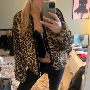 Leopard pälsjacka  - Sååå fin leopard jacka i päls!💞💞