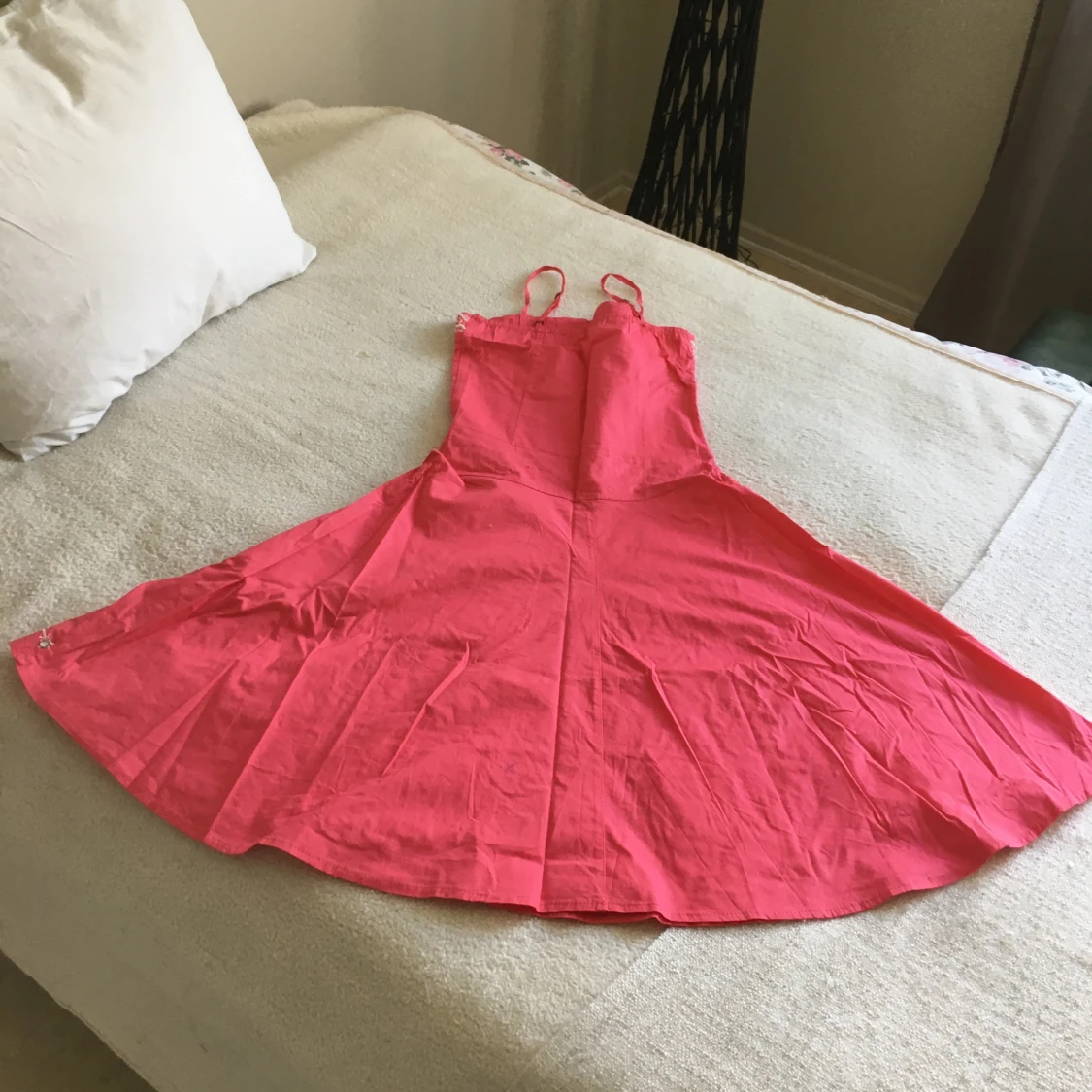 Klänning med detaljer  - 90