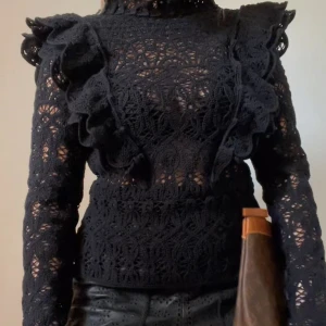 Broderad blus  - Super super snygg broderad blus i super bra kvalitet från zara! Köpt för 599 och helt oanvänd!!❣️