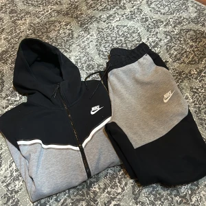 Nike tech fleece - Säljer pga att de är för små, sparsamt använda. Nypris 1500 för tröjan och 1300 för byxorna. (Herr)  Hör av er vid fler frågor.