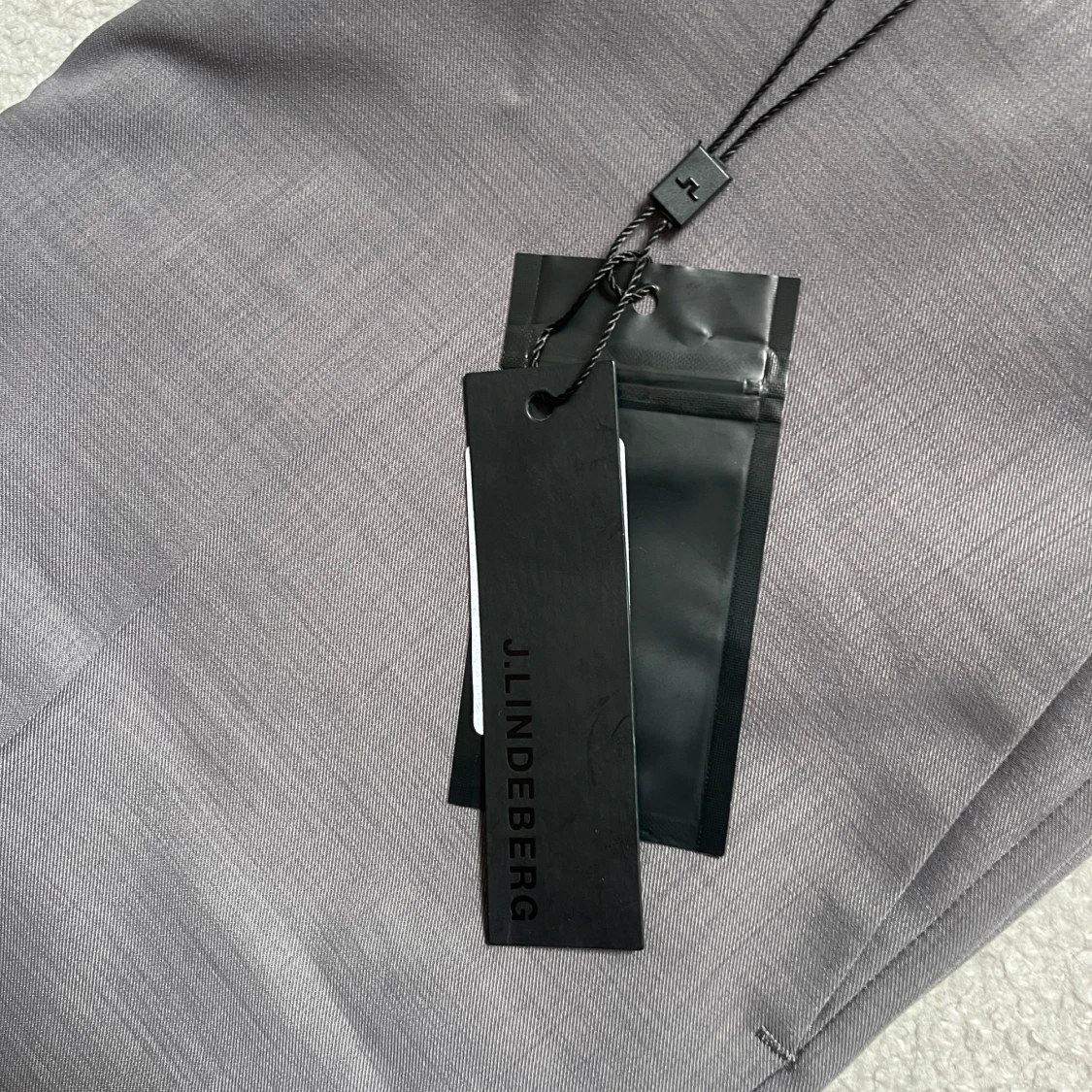 Jättefina gråa kostymbyxor från J.LINDEBERG - 91