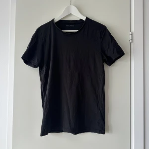 Tshirt - Svart T-shirt från pier one, storlek M (herr storlek) i mycket fint skick! 